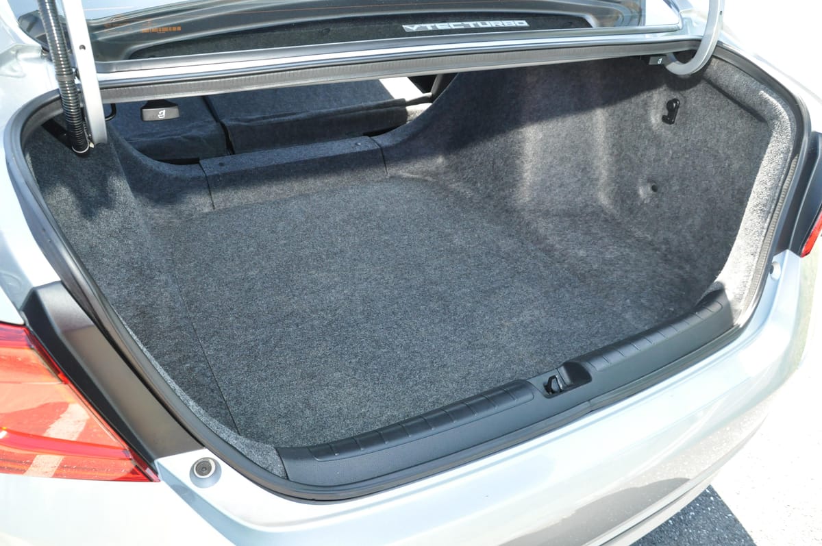 
								Honda Accord 2018 full									