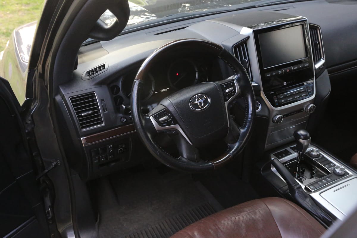 
								Toyota Land Cruiser 2021 full									