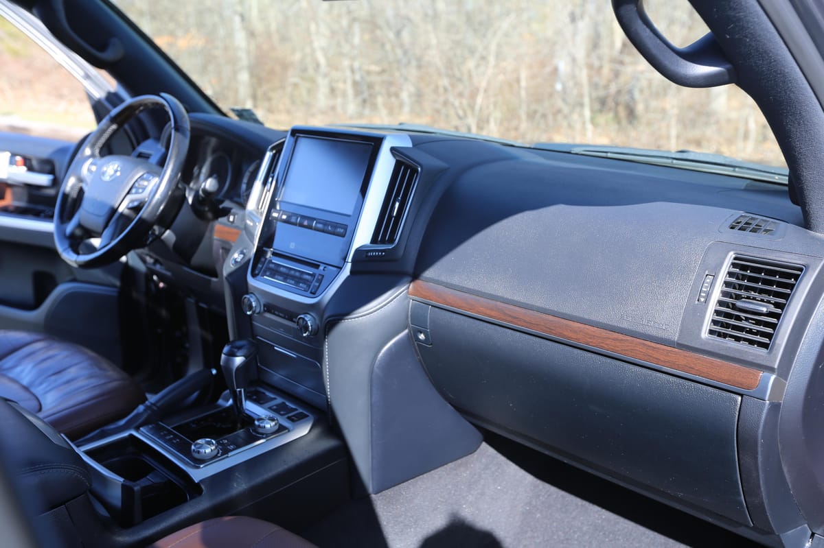 
								Toyota Land Cruiser 2021 full									