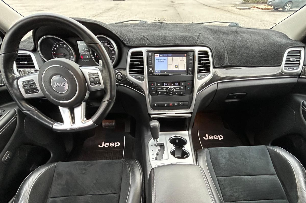 
								Jeep Grand Cherokee 2012 full									
