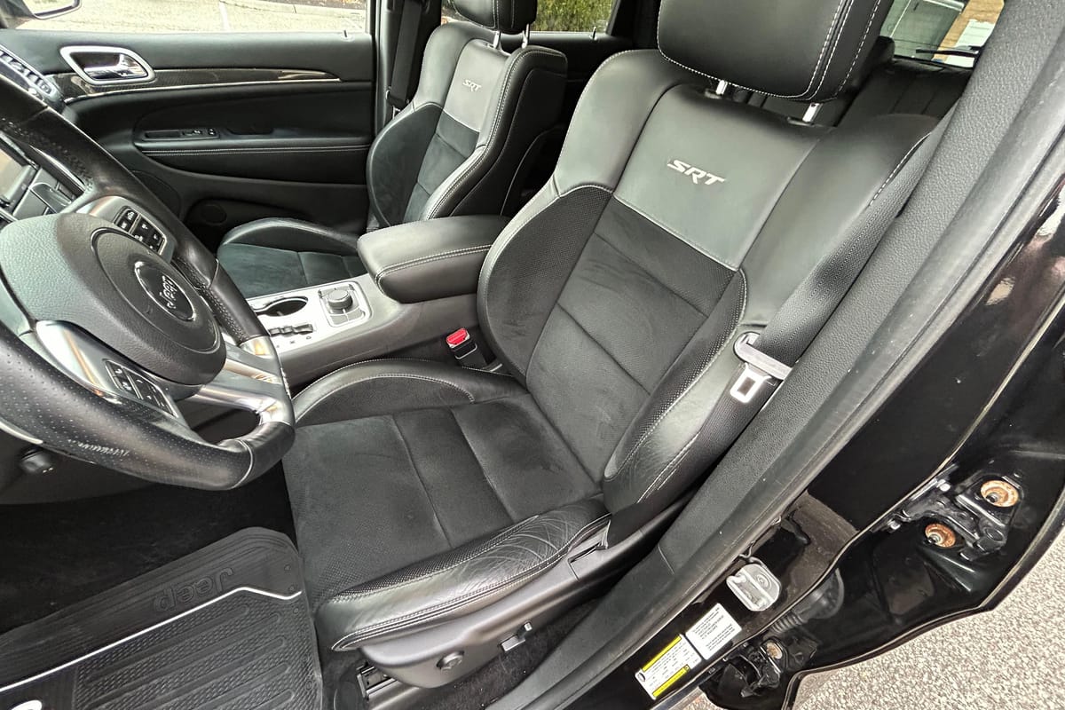 
								Jeep Grand Cherokee 2012 full									