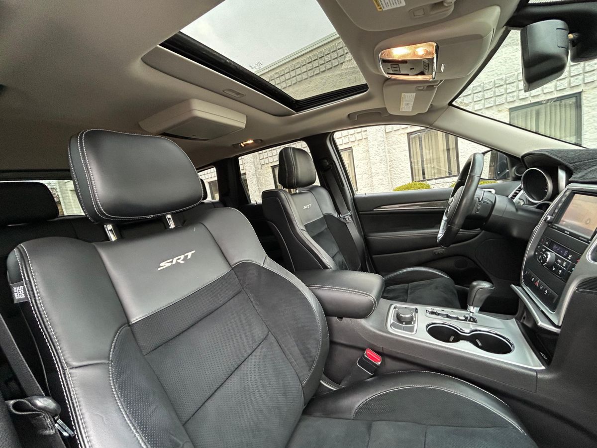 
								Jeep Grand Cherokee 2012 full									