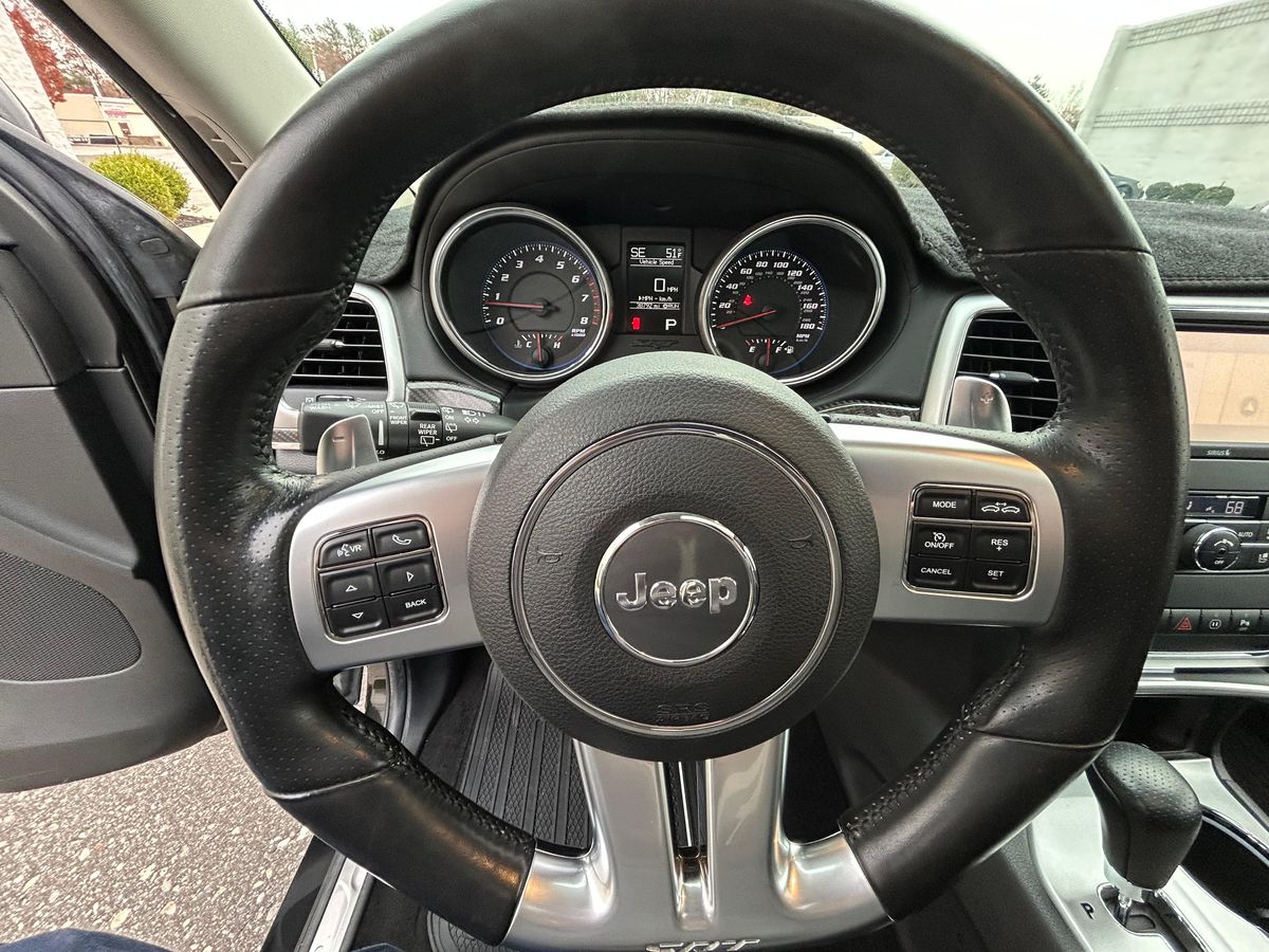 
								Jeep Grand Cherokee 2012 full									