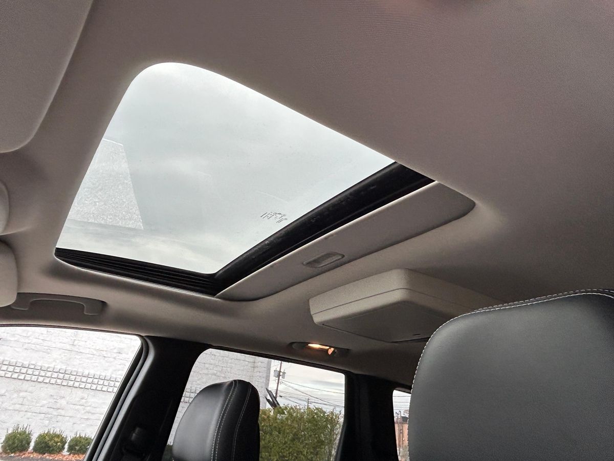 
								Jeep Grand Cherokee 2012 full									