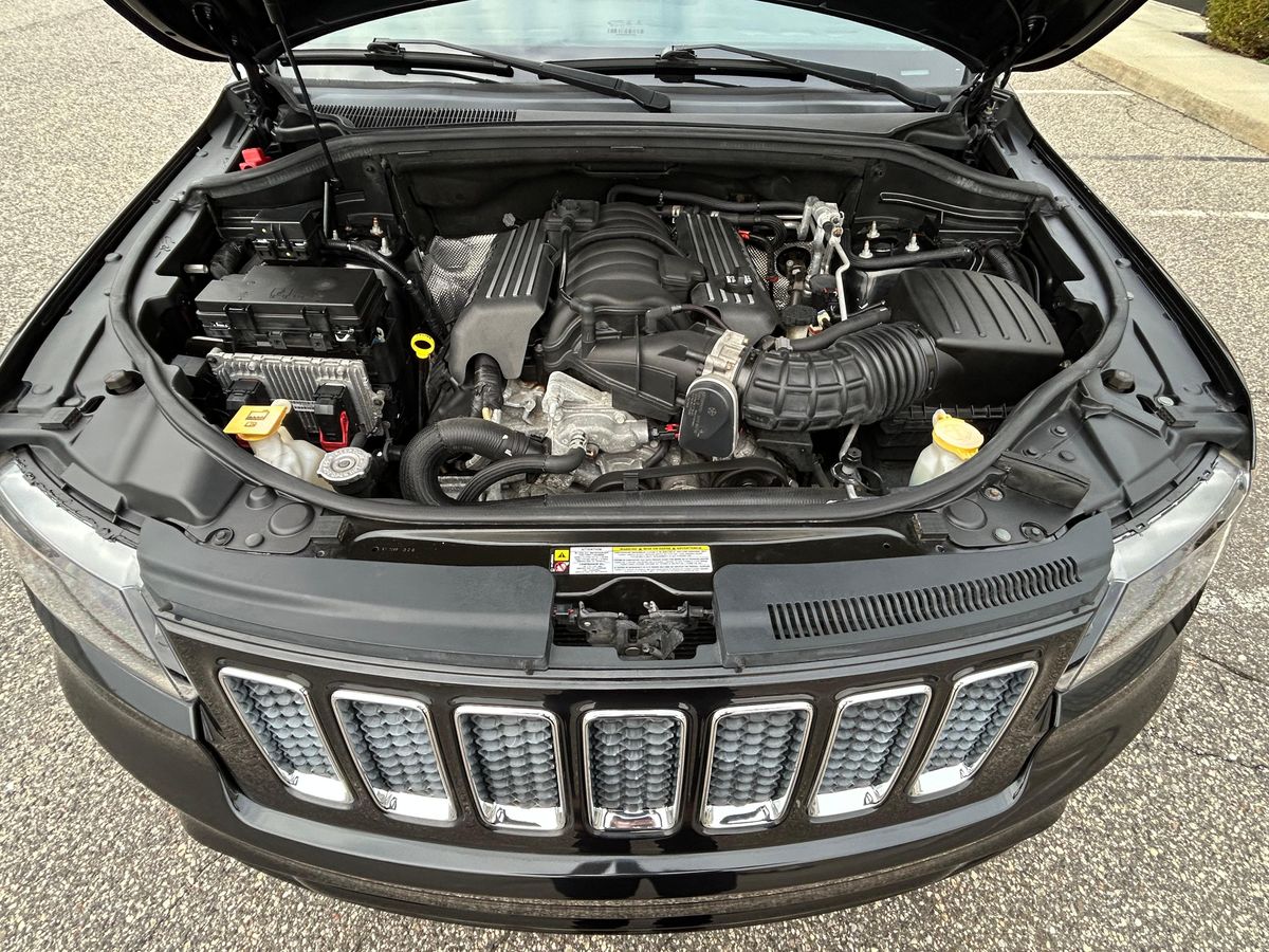 
								Jeep Grand Cherokee 2012 full									