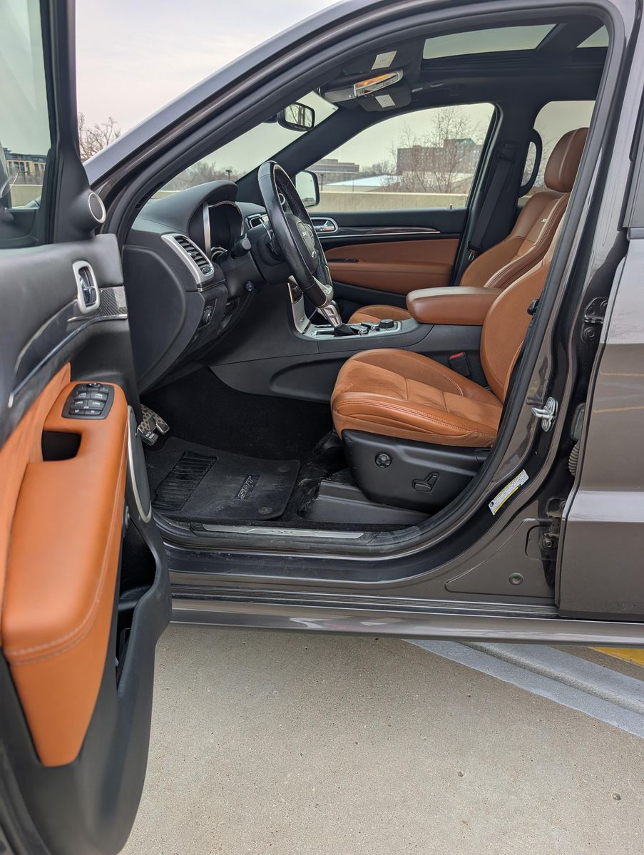 
								Jeep Grand Cherokee 2019 full									