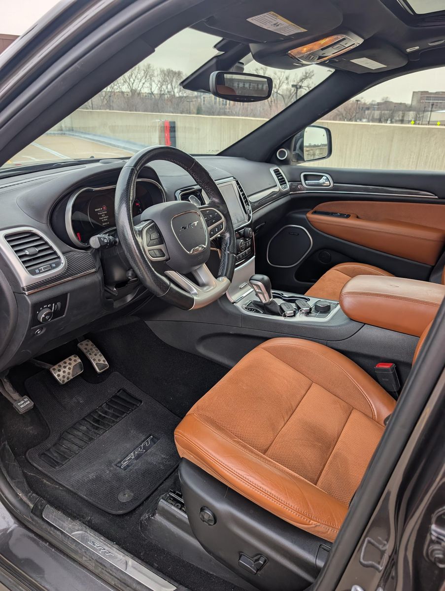 
								Jeep Grand Cherokee 2019 full									