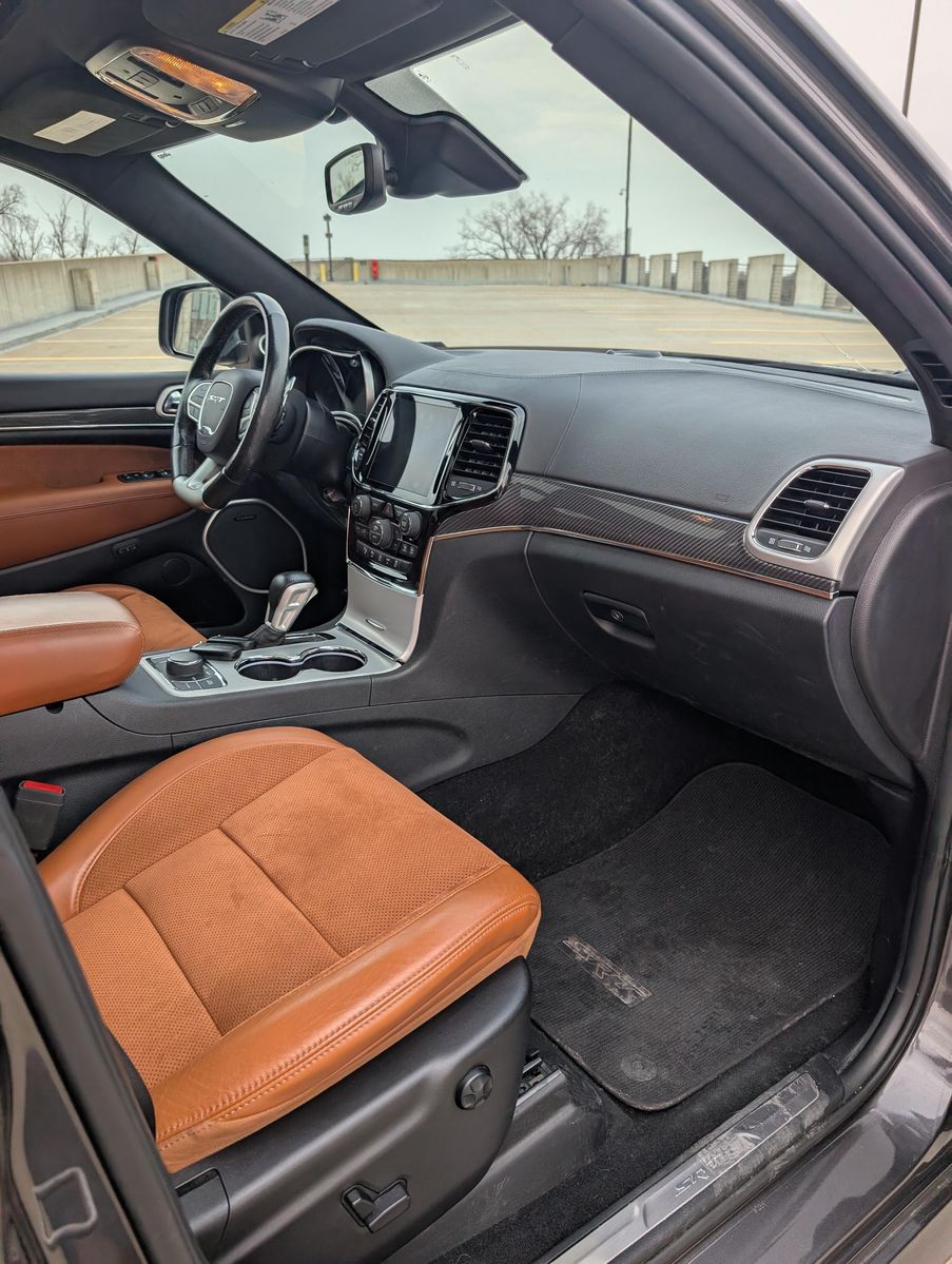 
								Jeep Grand Cherokee 2019 full									