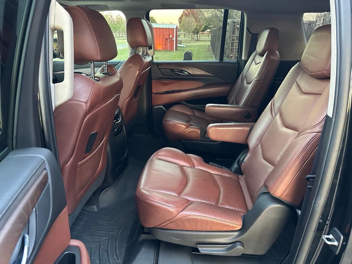 
								Cadillac Escalade 2016 full									