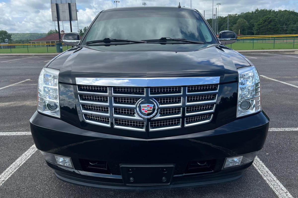 
								Cadillac Escalade 2010 full									