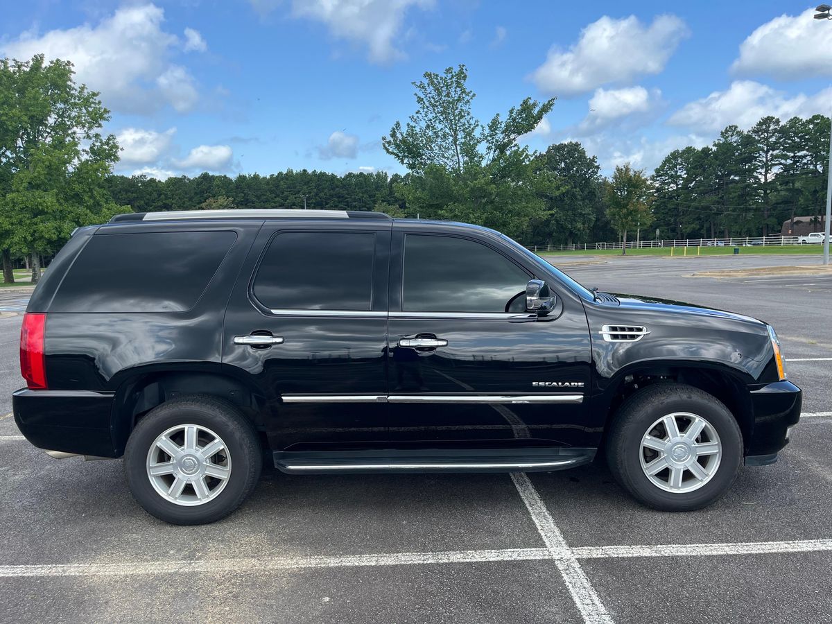 
								Cadillac Escalade 2010 full									