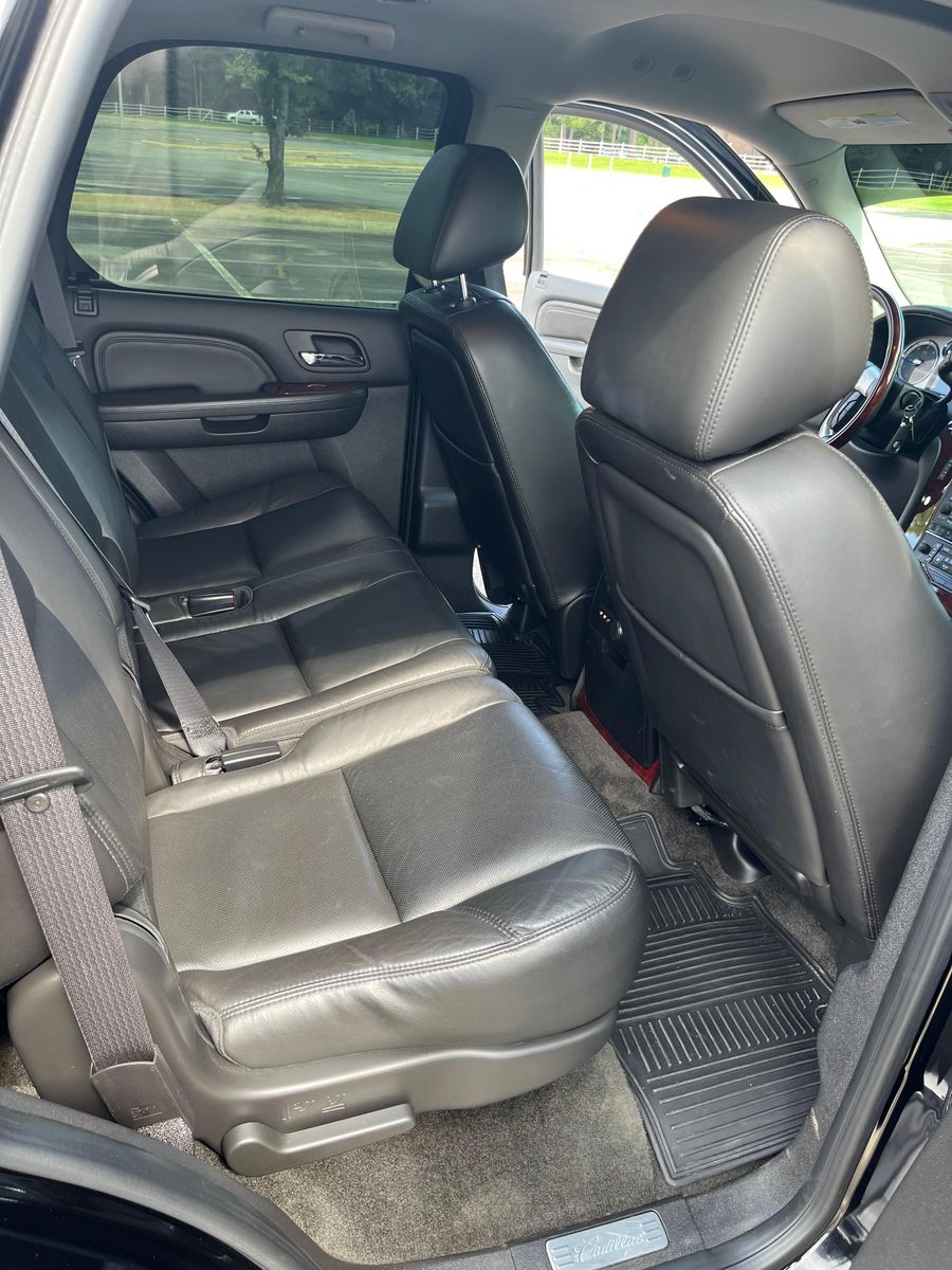 
								Cadillac Escalade 2010 full									