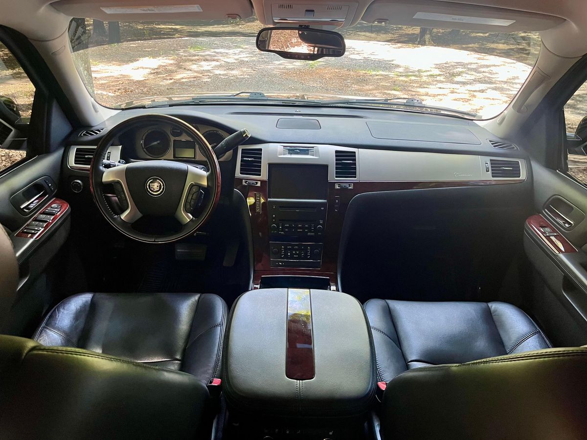 
								Cadillac Escalade 2010 full									