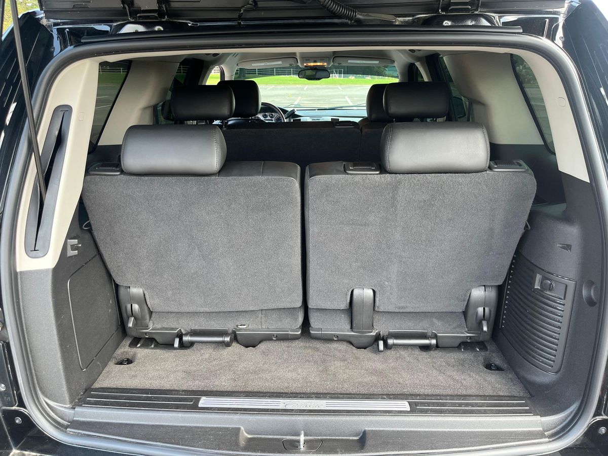 
								Cadillac Escalade 2010 full									