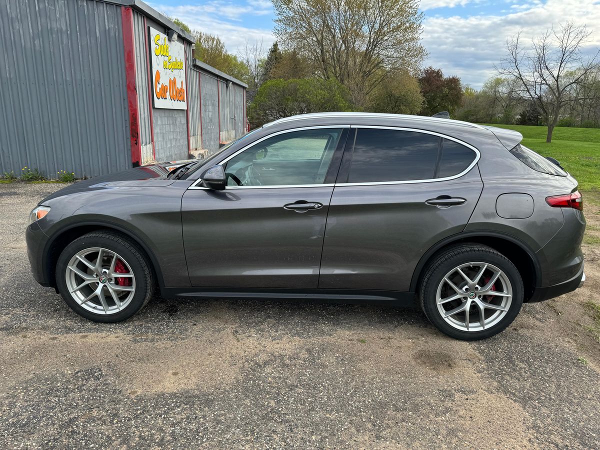 
								Alfa Romeo Stelvio 2018 full									