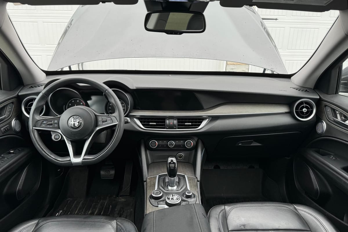 
								Alfa Romeo Stelvio 2018 full									