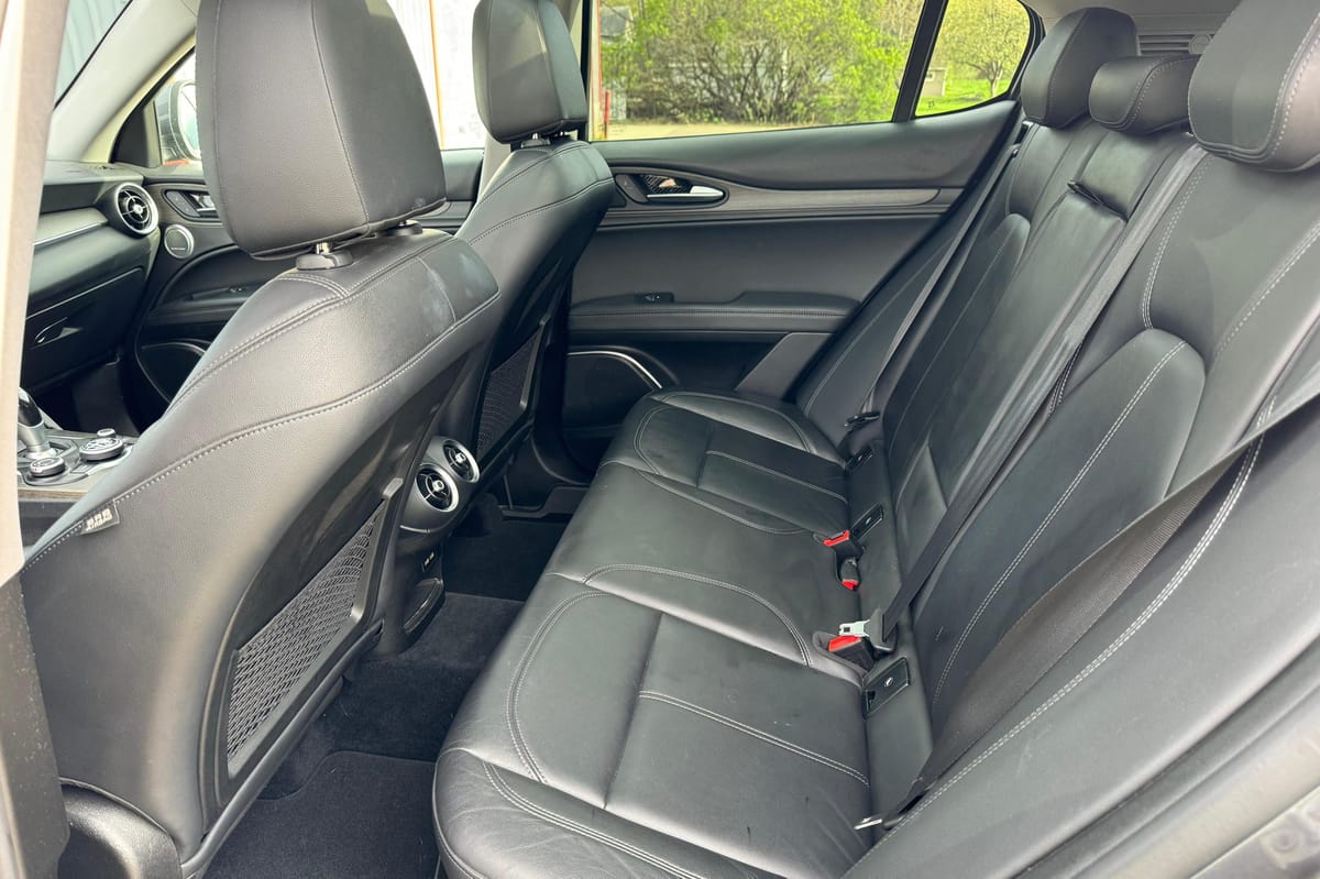 
								Alfa Romeo Stelvio 2018 full									