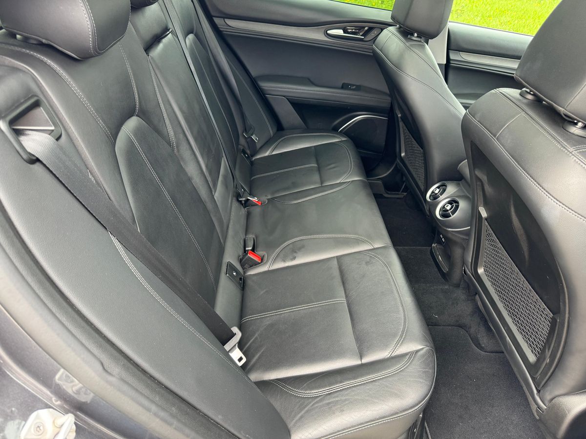 
								Alfa Romeo Stelvio 2018 full									