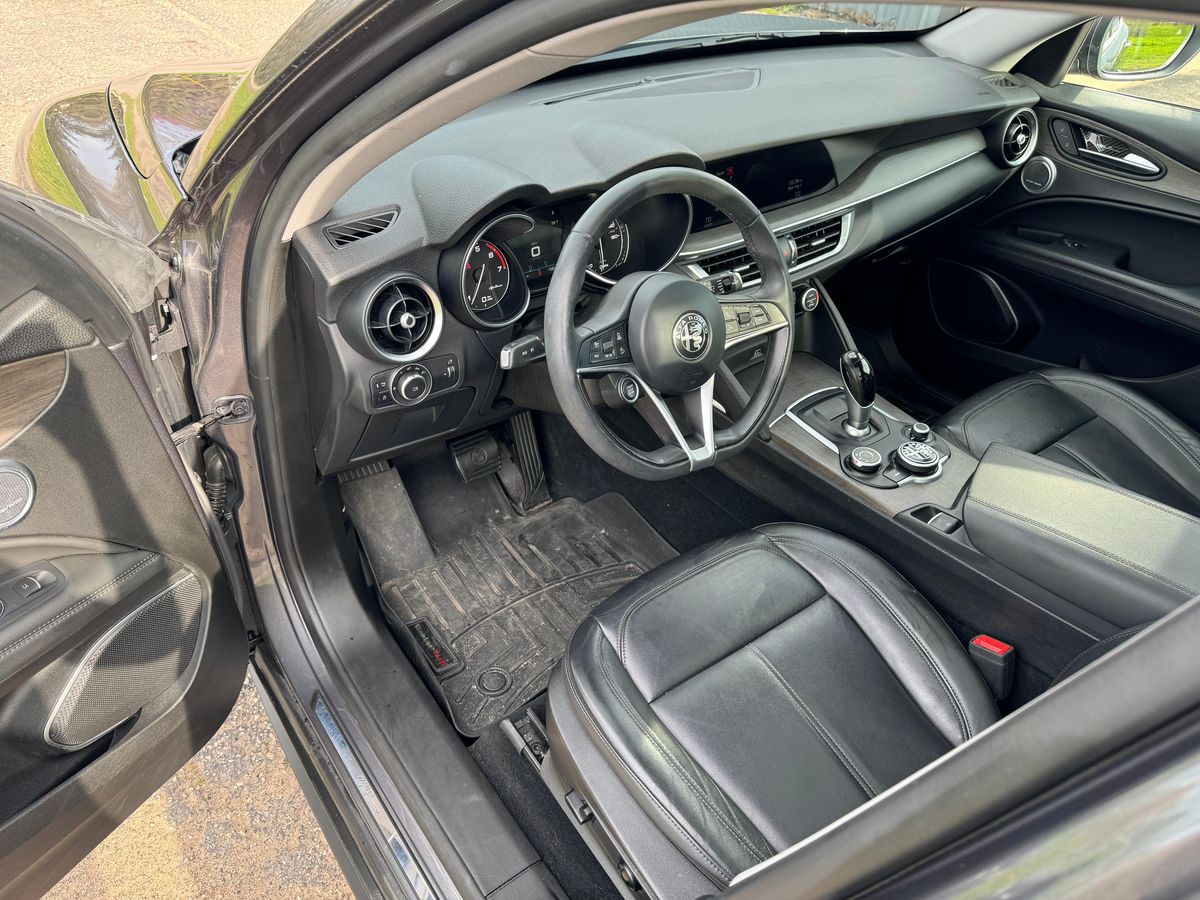 
								Alfa Romeo Stelvio 2018 full									