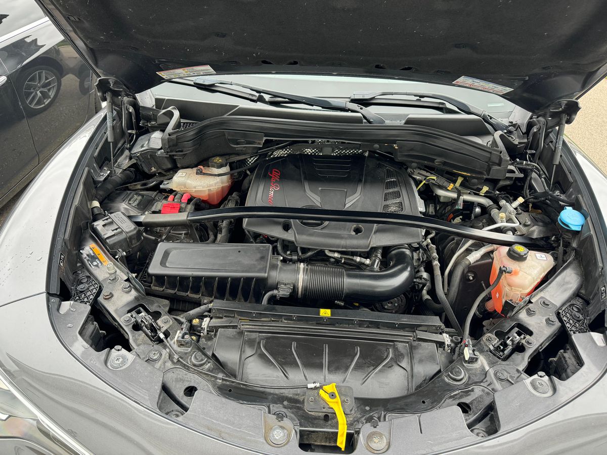 
								Alfa Romeo Stelvio 2018 full									