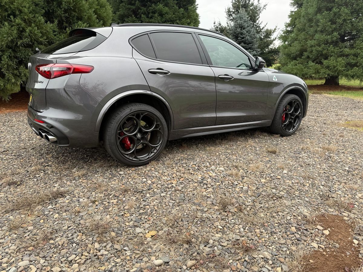 
								Alfa Romeo Stelvio 2023 full									