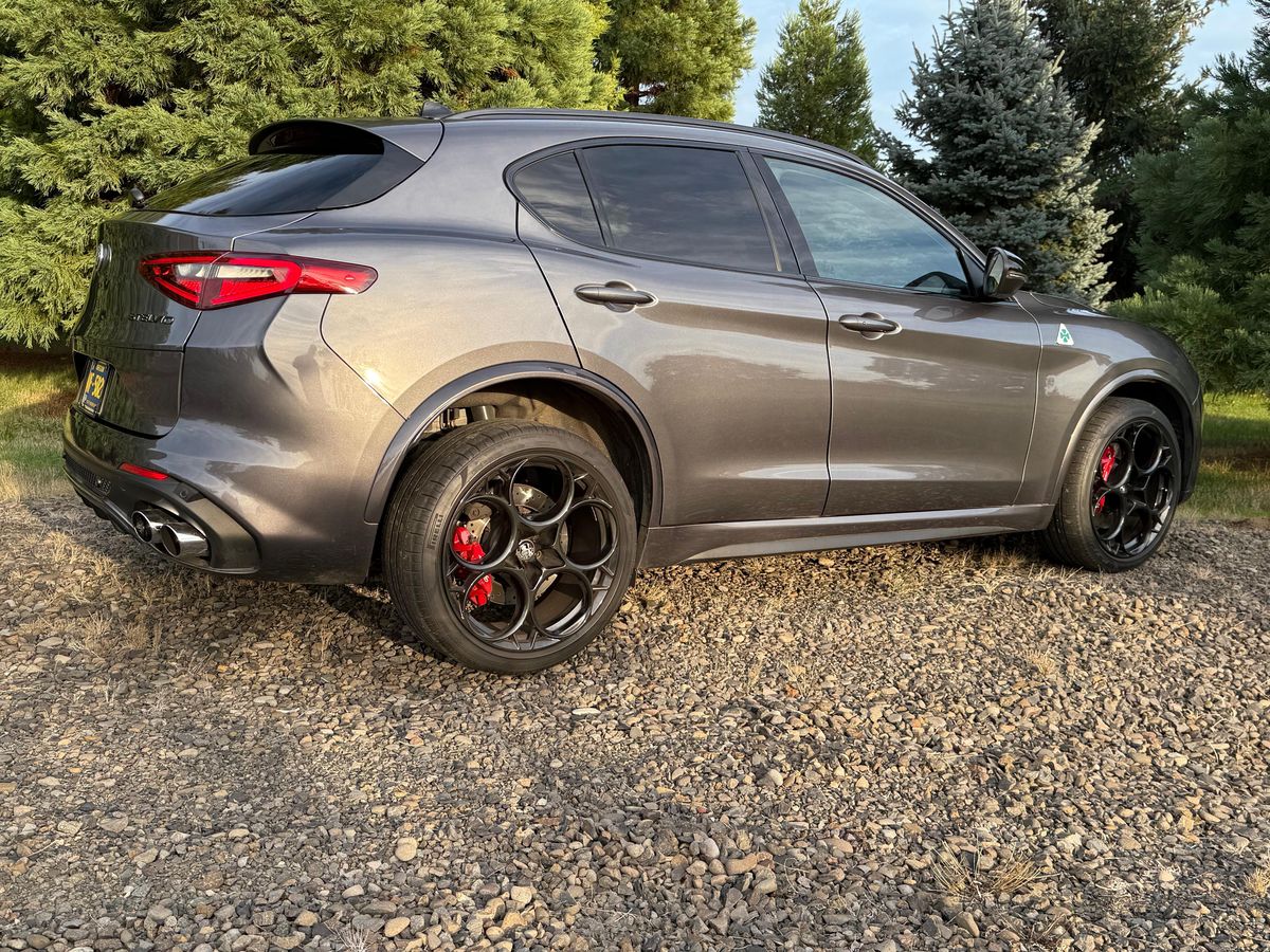 
								Alfa Romeo Stelvio 2023 full									