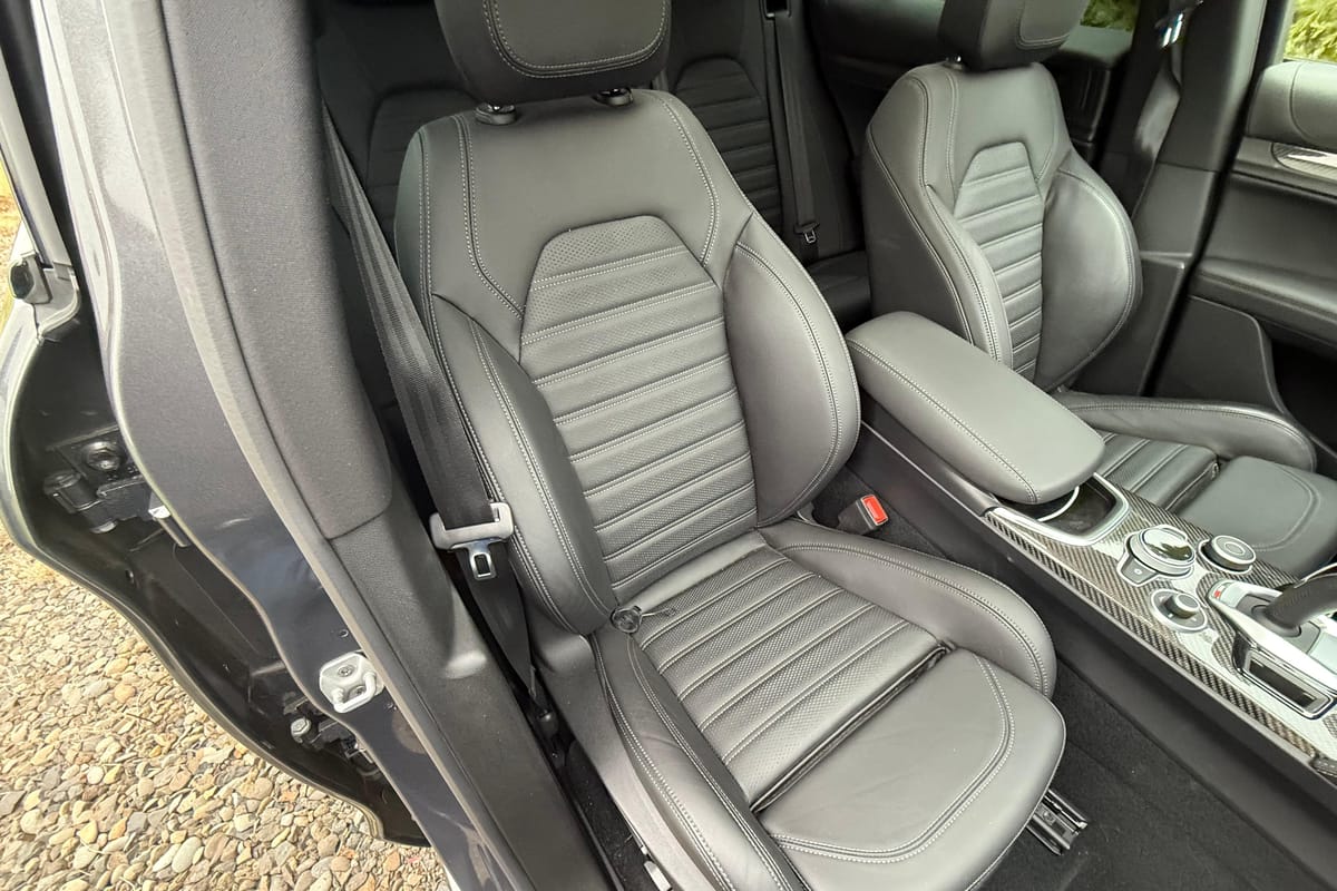 
								Alfa Romeo Stelvio 2023 full									