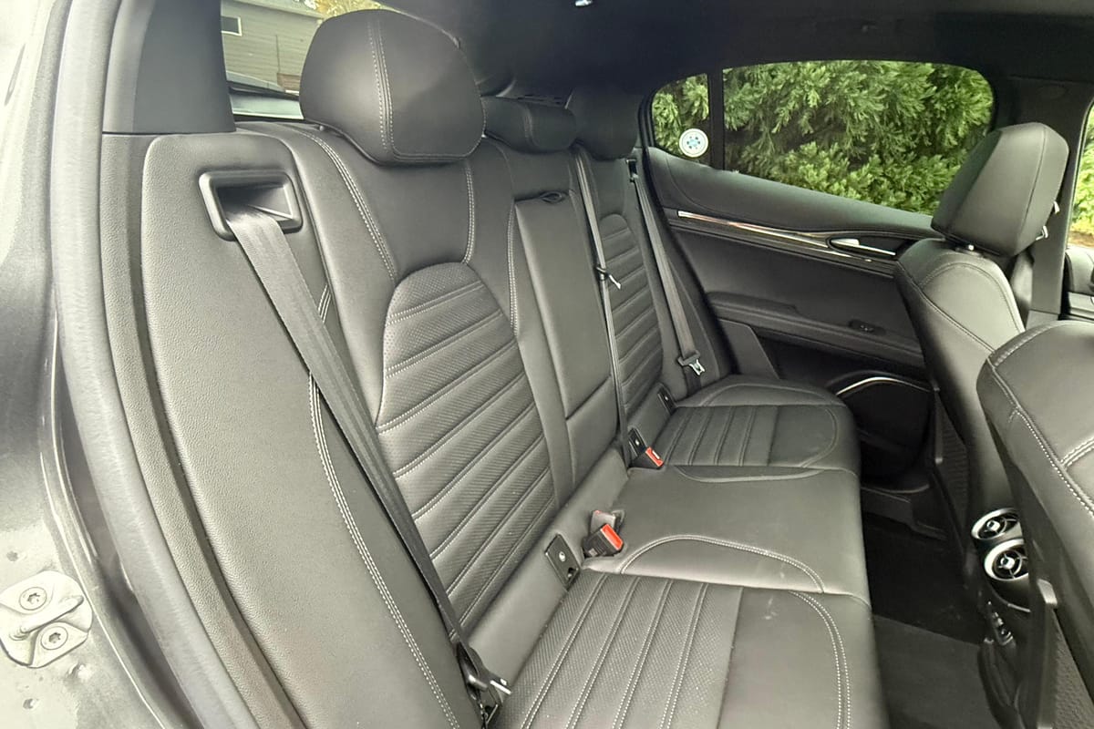 
								Alfa Romeo Stelvio 2023 full									