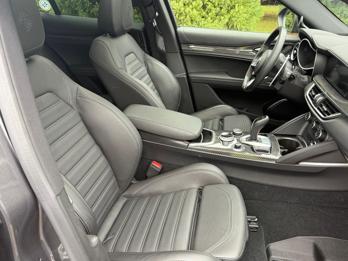 
								Alfa Romeo Stelvio 2023 full									