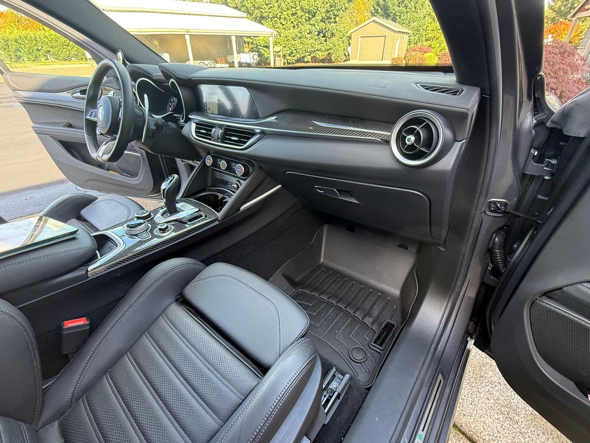 
								Alfa Romeo Stelvio 2023 full									