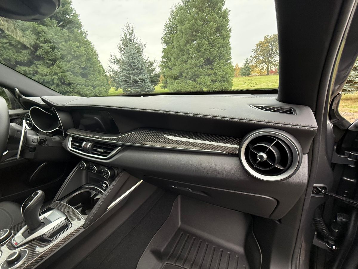 
								Alfa Romeo Stelvio 2023 full									