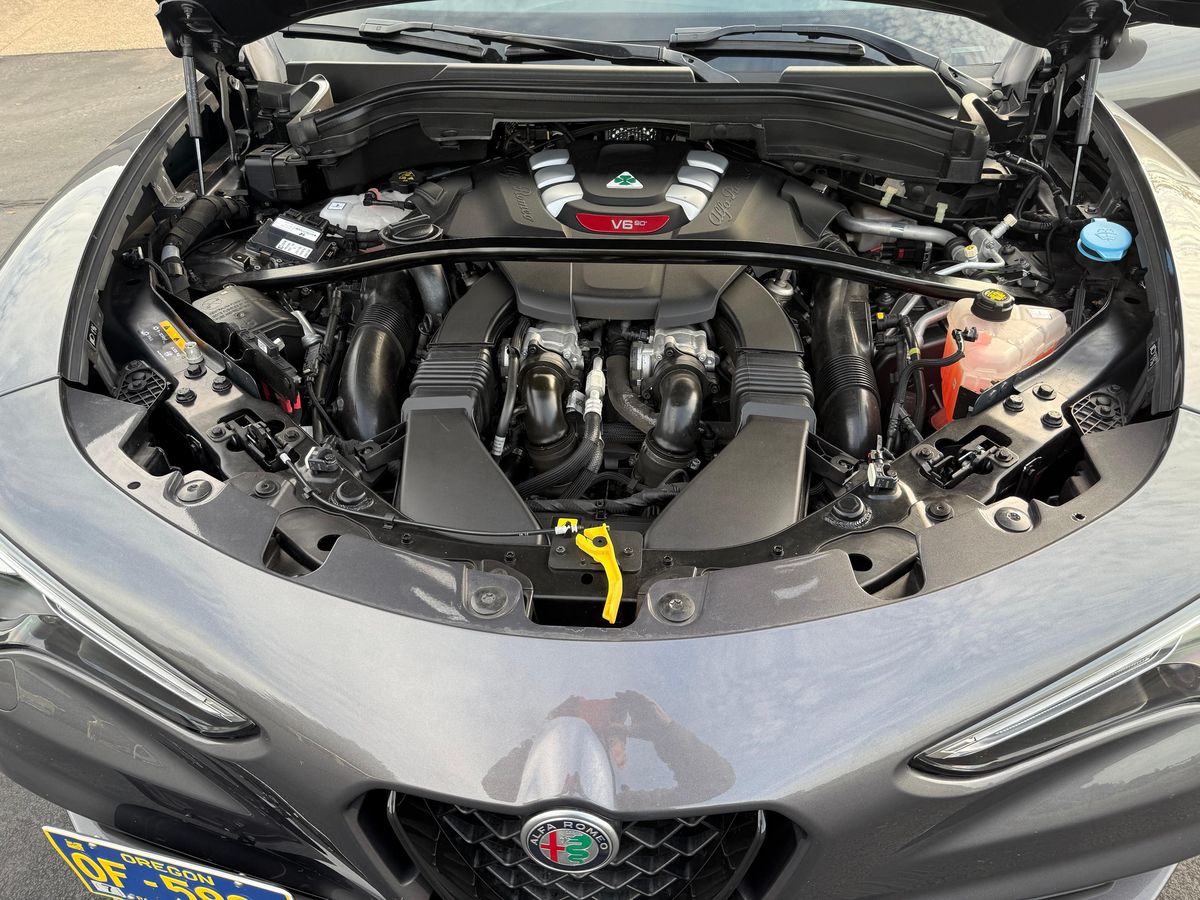 
								Alfa Romeo Stelvio 2023 full									