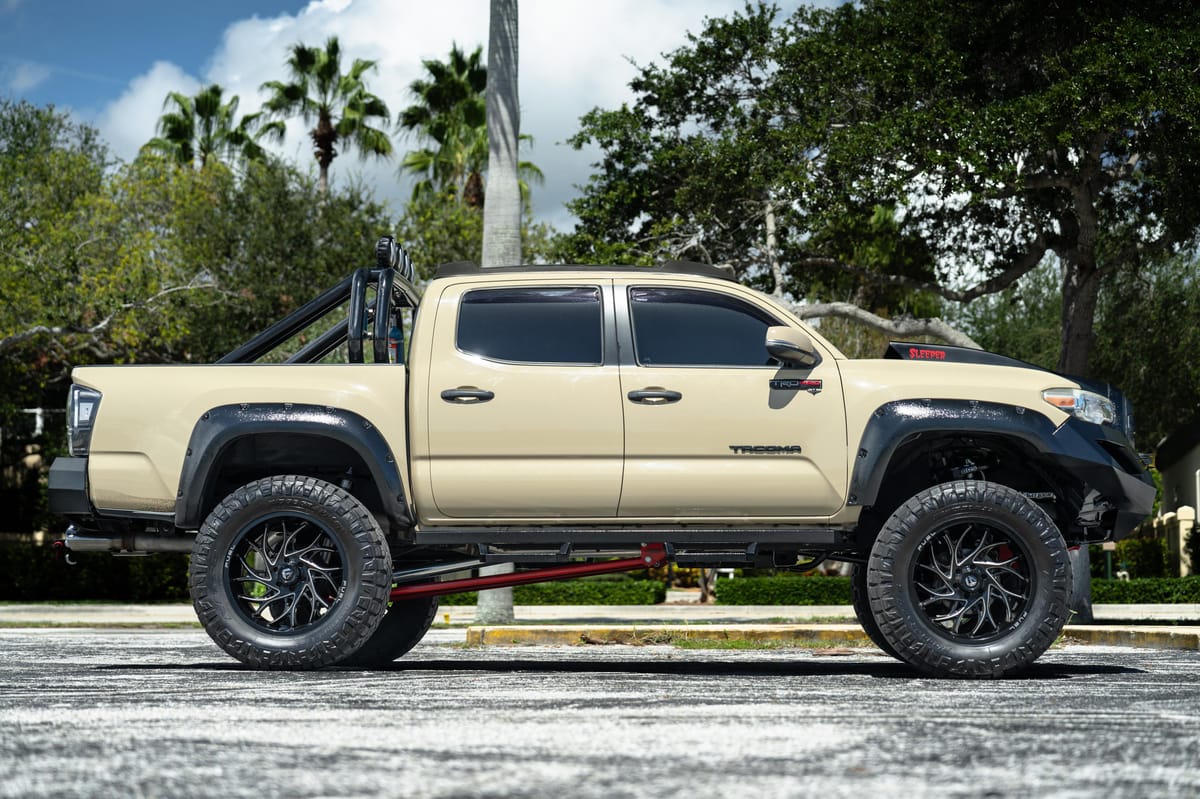 
								Toyota 4Runner 2017 full									