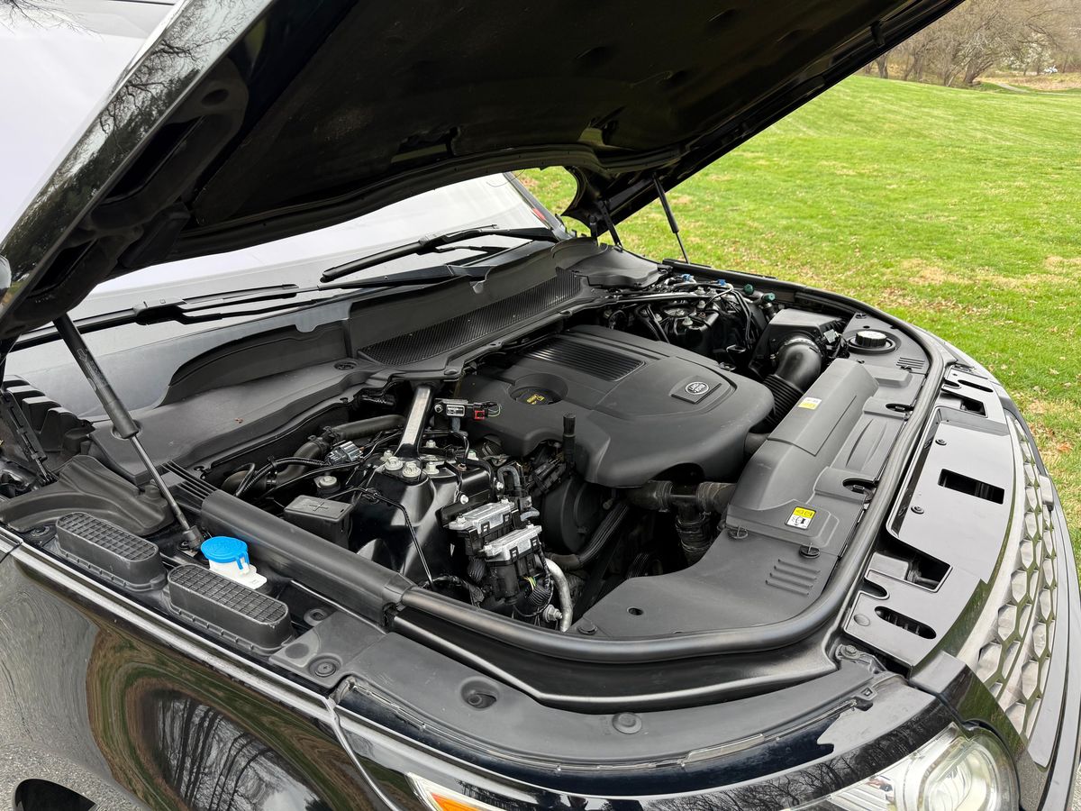 
								Land Rover Range Rover Sport 2017 full									