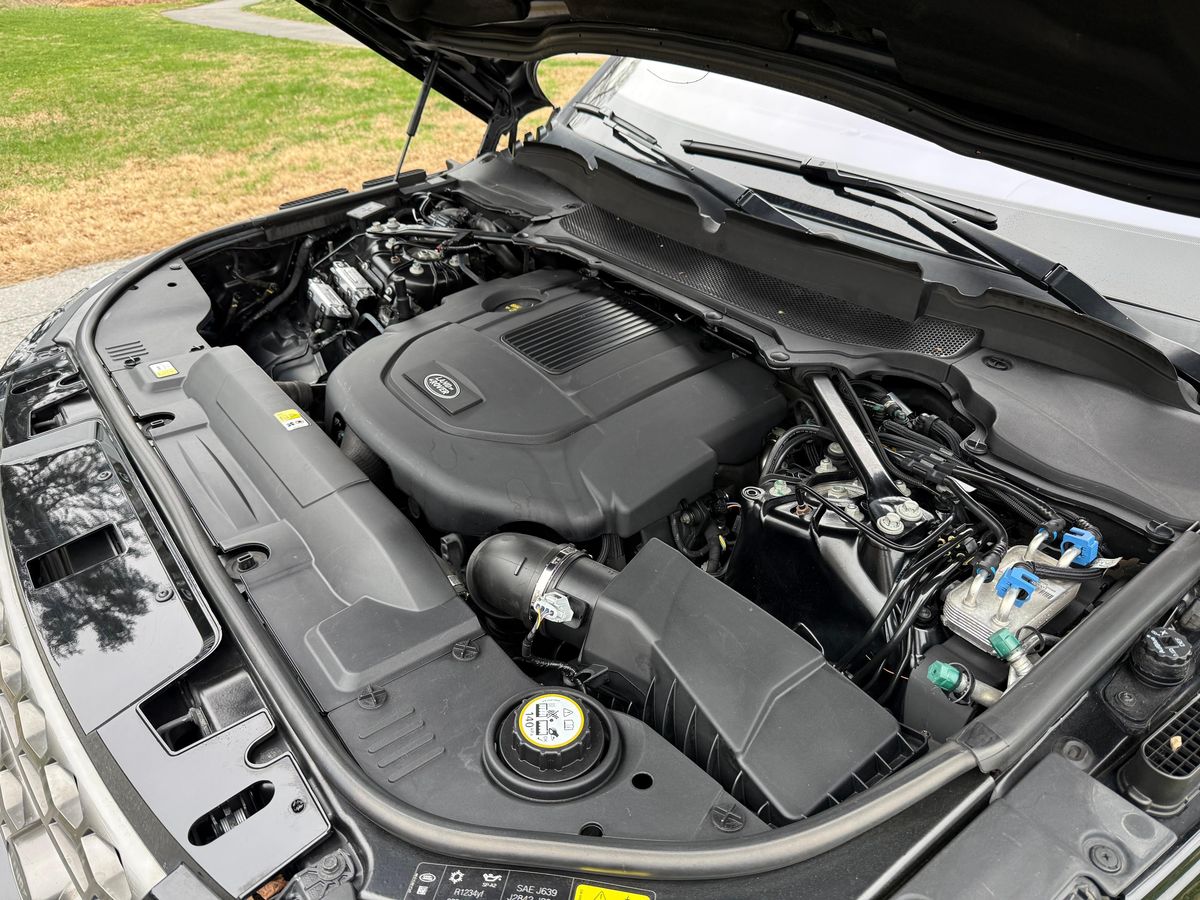 
								Land Rover Range Rover Sport 2017 full									