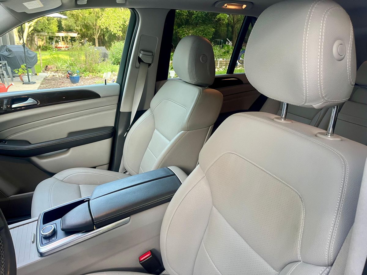 
								Mercedes-Benz ML-Class 2015 full									