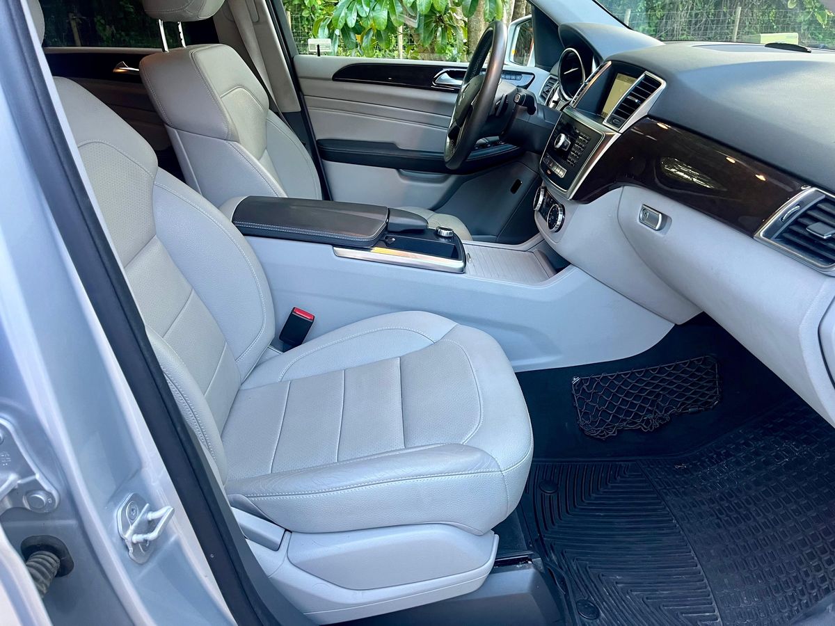 
								Mercedes-Benz ML-Class 2015 full									