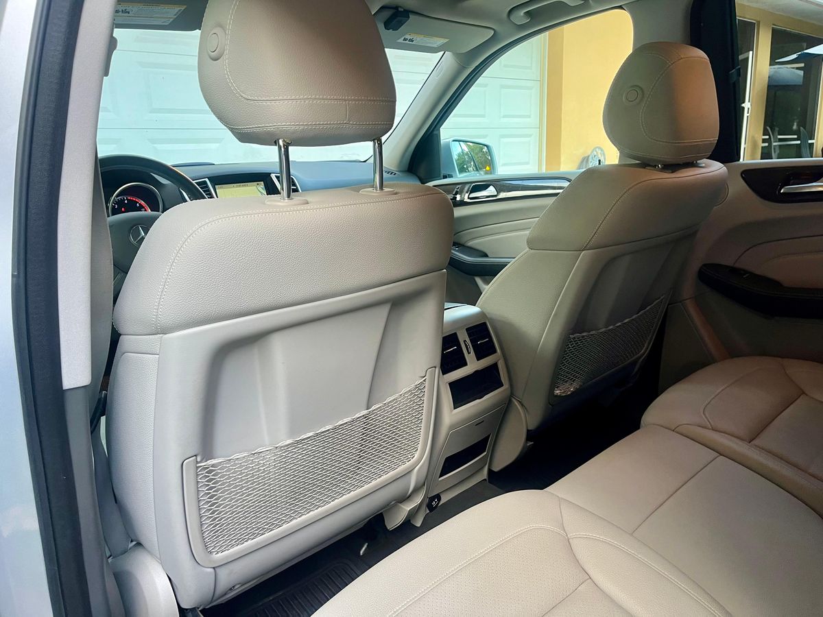 
								Mercedes-Benz ML-Class 2015 full									