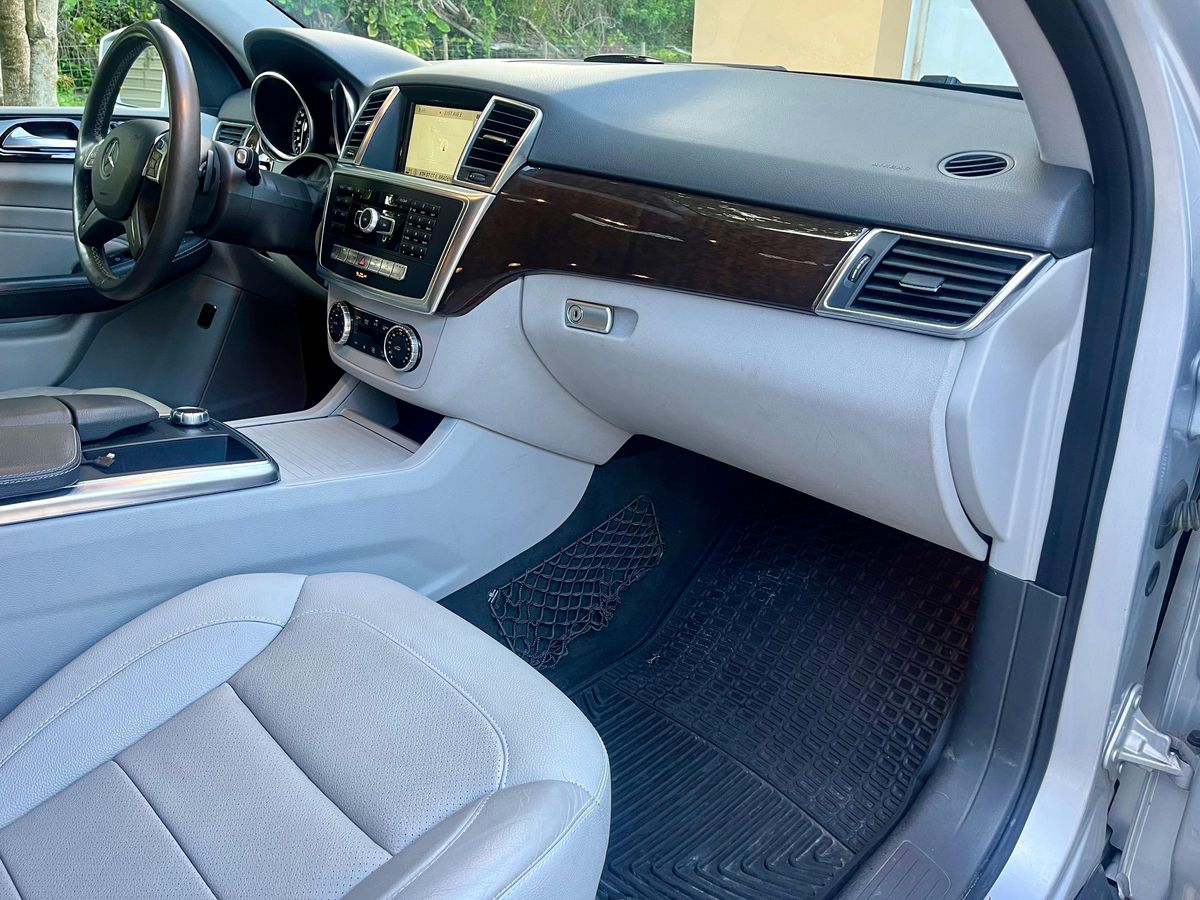 
								Mercedes-Benz ML-Class 2015 full									